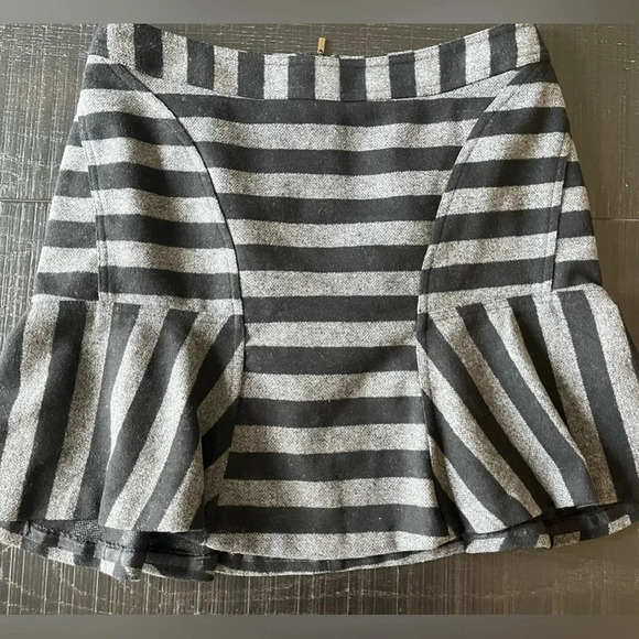 Worthington tulip skirt black gray stripe SZ 10 - Picture 1 of 6